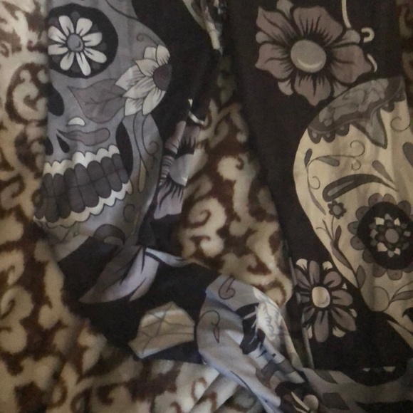 Skull leggings ☠️🌹 - Picture 2 of 4